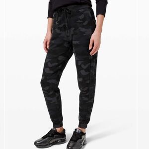 Lululemon Scuba High-Rise Jogger *Fleece 28"